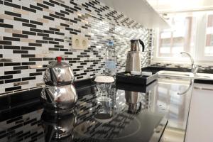 Dapur atau dapur kecil di Qamar Prestige Suites