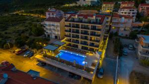 an overhead view of a hotel with a swimming pool at Luxury Aparthotel in Makarska