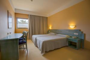 Postel nebo postele na pokoji v ubytování SBH Costa Calma Beach Resort Hotel + 26 fotografií