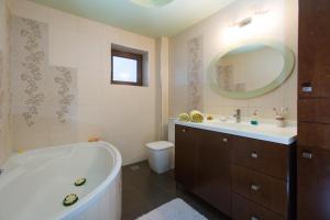 Kúpeľňa v ubytovaní Luxury Maisonette Afro