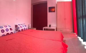 A bed or beds in a room at Mirtos Apartments