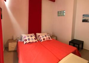 A bed or beds in a room at Mirtos Apartments