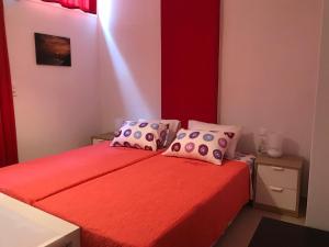 A bed or beds in a room at Mirtos Apartments