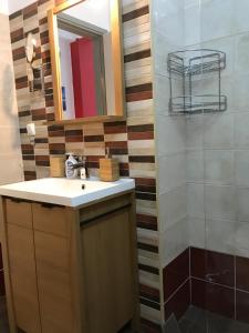 A bathroom at Mirtos Apartments