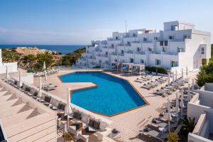 Bazén v ubytovaní Barceló Portinatx - Adults Only alebo v jeho blízkosti