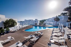 Bazén v ubytovaní Barceló Portinatx - Adults Only alebo v jeho blízkosti