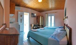 Ένα ή περισσότερα κρεβάτια σε δωμάτιο στο Paradise Studios +24 φωτογραφίες