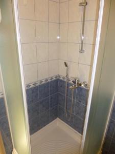 Et badeværelse på Apartments Mauro