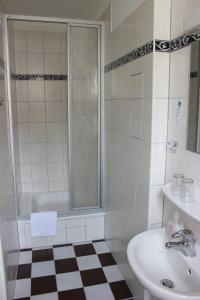 Koupelna v ubytování Hotel-Pension Rheingold am Kurfürstendamm