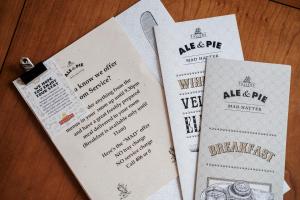 Certifikát, hodnocení, plakát nebo jiný dokument vystavený v ubytování The Mad Hatter Hotel