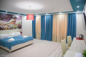 Postel nebo postele na pokoji v ubytování Mirage Hotel