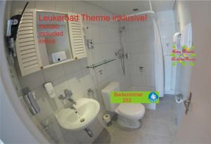 O baie la Hotel Paradis-Leukerbad-Therme