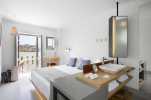 Postel nebo postele na pokoji v ubytování Dreambox Mykonos Suites
