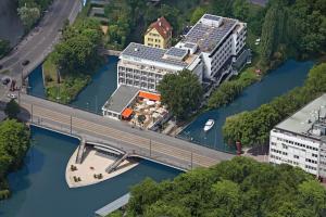 Blick auf einen Fluss in der Nähe des Hotels