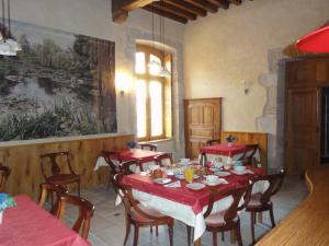 Gallery image of Chambres d'Hôtes de Charme du Château de Missandre in Saint-Pierre-de-Caubel