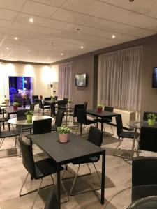 TV a/nebo společenská místnost v ubytování NovaHotel