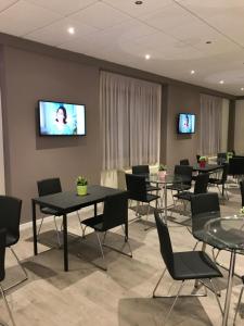 TV a/nebo společenská místnost v ubytování NovaHotel