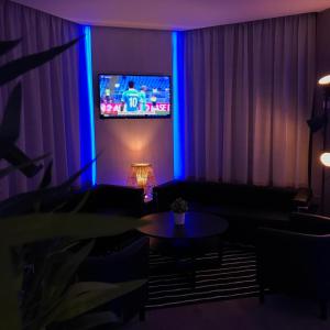 TV a/nebo společenská místnost v ubytování NovaHotel