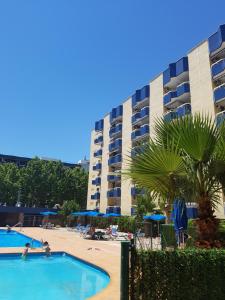 The swimming pool at or close to Studio Alboran
