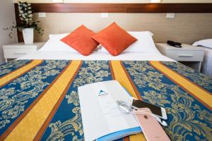 Postel nebo postele na pokoji v ubytování Hotel Bettina