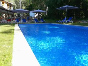 Bazén v ubytování Hotel Restaurante Las Buitreras nebo v jeho okolí
