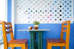 a table with a potted plant on it next to two chairs at HappyLove1 in Ko Larn