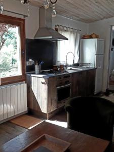 Kuchyň nebo kuchyňský kout v ubytování El Solei Paraiso en el Montseny