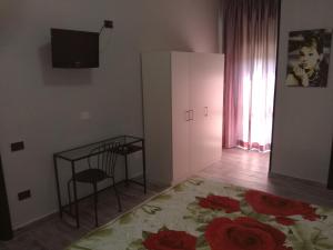 a room with a table and a chair and a cabinet at Hotel Primavera in Naples