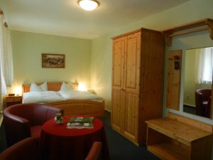 Postel nebo postele na pokoji v ubytování Waldgasthof & Hotel Am Sauwald
