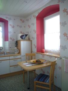 Kuchyň nebo kuchyňský kout v ubytování Ferienwohnung im alten Schulhaus - keine Monteure