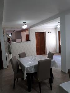a dining room with a table and chairs at Pensiunea Casa David in Şugag