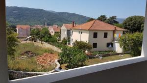 Nespecifikovaný výhled na hory nebo výhled na hory při pohledu z apartmánu