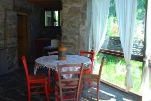 a table and chairs in a room with a window at MIL MADREÑAS ROJAS in Salientes