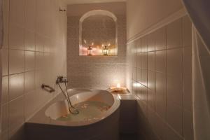 A bathroom at Thea Villas and Suite