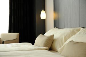 Postel nebo postele na pokoji v ubytování Hôtel du Théâtre, Boutique Hôtel