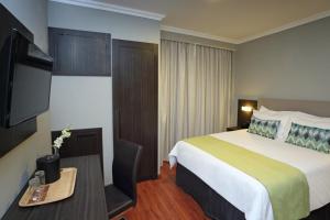 Vuode tai vuoteita majoituspaikassa Aranjuez Hotel & Suites
