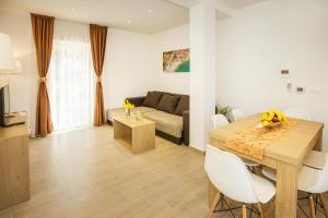 a living room with a table and a couch at Residence Mediterraneo II in Baška