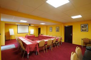 Gallery image of Cit'Hotel - Hotel Le C&egrave;dre in Noyon