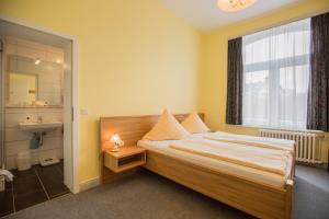 Letto o letti in una camera di Hotel Graf Waldersee