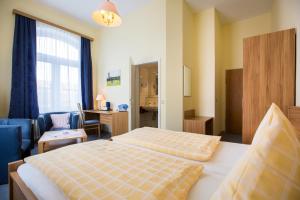 Letto o letti in una camera di Hotel Graf Waldersee