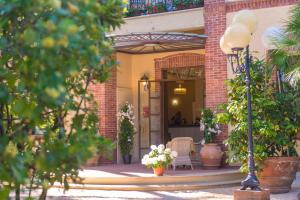 The facade or entrance of Hotel Villa Tiziana