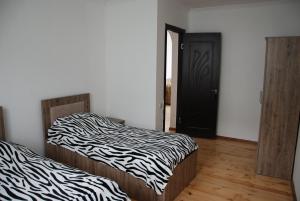 Letto o letti in una camera di Gogi Jafaridze's Guesthouse