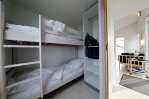 Postel nebo postele na pokoji v ubytování Tangsø Hytteby + 30 fotografií
