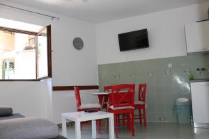 Kuchyň nebo kuchyňský kout v ubytování Illy City Centre Apartment