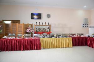 Makanan di atau berdekatan hotel