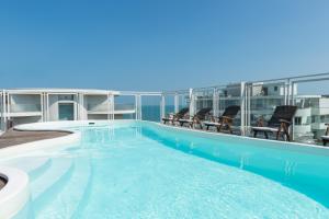 Bazén v ubytovaní Perla Verde Hotel alebo v jeho blízkosti