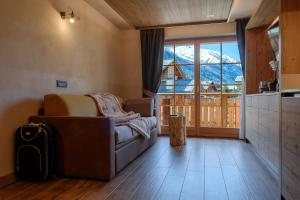 A seating area at Chalet Bellavista