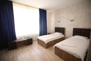 Postel nebo postele na pokoji v ubytování SANTORINI CAMERE DE INCHIRIAT mamaia nord