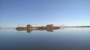 an island in the middle of a large body of water at Sole di Maggio in Marsala