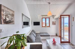 TV a/nebo společenská místnost v ubytování Lantana Apartment